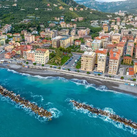 Petit Dejeuner 3* 키아바리